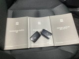 取り扱い説明書・整備手帳・スペアキーが揃ってますので安心です。前の使用履歴も分かれば安心感もアップ!コレがディーラー購入のメリットです!