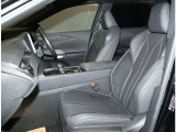 運転席と助手席で個別に温度や風量を調整でき、運転席も助手席も快適に過ごすことができます。