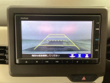 【バックカメラ】運転が苦手な方も車庫入れラクラクです!ギアをリバースに入れれば自動的に切り換わりますので、面倒な操作は不要です♪狭い駐車場もお車を傷つけず安心ですね!