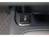 運転席と助手席には寒い日の肩や腰、冷えやすい下肢を温めてくれるシートヒーターが付いております!