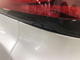 【パワーバックドア】車両側面両側にスイッチを配置。車両横に立って操作することで、後ずさりすることなく開閉が可能。効率よく、ドア開度を確認しながら任意の位置で停止させることができます!
