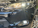 【LEDヘッドライト】悪天候や夜間走行時も良好な視界を確保し安心して運転できる高輝度LEDヘッドライトを装備!点灯速度が早く、消費電力も抑えられています。