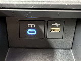 充電用USB端子付き。スマートフォンなどの充電に便利です。