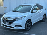 LEDヘッドライト搭載のスタイリッシュなフロントデザイン