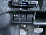 横滑りを抑制し車の姿勢の安定を図るVSA機能、車庫入れや縦列駐車など狭い場所でも安心な障害物センサー搭載。
