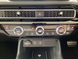 運転席と助手席にはシートヒーターが付いています☆寒い時期に腰周りを温めてくれるので体全体が温まりやすいのは勿論、暖房と違い顔に風が当たらないので、乾燥肌やドライアイの方でも大丈夫☆