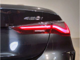 BMWのテールランプはプレスラインへと続く形状のため、統一感のある綺麗なラインを演出しております。