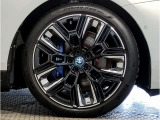 【BMWアロイホイル】軽量かつ強度に拘ったアロイホイル。走行性能ポテンシャルを引き出す設計。車の足元を引き締めてくれる大きなポイントはアロイホイルです。
