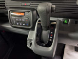 アクセルにシンクロするCVTのお車です。