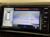 後方の見える安心をお届けするバックガイドモニター付:バックするときのアシストラインもあって楽々バック!車庫入れや縦列駐車をサポートし、苦手な駐車も安心です!今やもう手放せない装備ですネ♪