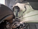 お車を安心してお乗りいただく為には、足回りの定期点検が欠かせません。サービスサポート(有償保証)では無料点検もご提供しており、安心のカーライフをお過ごしいただけるサポート体制が整っています。