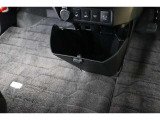 運転席と助手席の間にセンターロアボックスがあります!