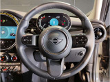 ミニ独特のゴーカートフィーリングと呼ばれる軽快なハンドリングはAT車、MT車のどちらでも楽しめます。