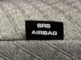 車両側方からの衝撃を緩和するSRSサイドエアバッグ(運転席/助手席)に加えて,SRSカーテンシールドエアバックも標準装備