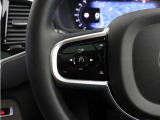 前方車を自動追従するアダプティブクルーズコントロールに加え、ステアリング操舵も行う進化型クルーズ『パイロットアシスト』を搭載。車体を車線内へと適正に維持しつつ先行車を忠実に追従します。
