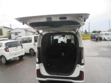 セカンドシートはフルフラットです。荷物のがたつきもなく安心です。