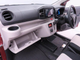 カップホルダーは運転席や助手席からちょうど手の届く位置です!!