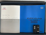 スマートキーは鍵をバッグに入れたままでもドアロックの開閉やエンジンのON・OFFができます。夜間や雨の日も鍵を探さなくて良いので便利です。