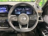 インテリアに合わせたデザインのステアリングは、運転される方のことも考え、運転しやすい形状、大きさです。是非一度、実際に触ってお確かめください。