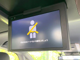 【14型有機ELフリップダウン】三列目からでも迫力のエンタメが観れる大画面フリップダウン。有機ELのモニターでは、一般的なフリップダウンよりも高コントラストでキレイな映像を楽しめます。