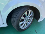 タイヤサイズは205/50R17社外アルミホイール付き!(夏タイヤ装着)冬タイヤ、ホイール注文も承っております☆