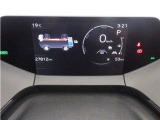 とっても見やすいメーターです。夜間時はラグジュアリーな気分にさせてくれる照明が魅力ですので、夜のドライブも楽しみになりますよ♪