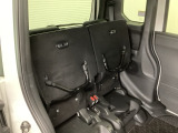 リアシート座面を持ち上げると、背の高い荷物を積むのに便利なトールモードに変身します!多彩なシートアレンジで使い勝手良好!