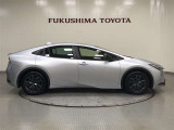 【まるごとクリーニング】シートを取り外し、車内を徹底洗浄。隅々まで丁寧に仕上げています。