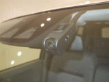【ドラレコ前】今では車の必需品です。運転中の映像や音声を記録して残します。事故などが起きた場合の証拠になるので、もしもの時に役立ちます。