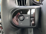 【アクティブクルーズコントロール】ドライバーが任意で設定した速度をベースに、先行車との車輛距離を維持しながら自動で加減速を行い、高速走行をサポートします。車両停止や再加速も自動で行う為、渋滞時も軽減