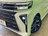 【LEDヘッドライト】悪天候や夜間走行時も良好な視界を確保し安心して運転できる高輝度LEDヘッドライトを装備!点灯速度が早く、消費電力も抑えられています。