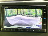 【バックカメラ】駐車時に後方がリアルタイム映像で確認できます。大型商業施設や立体駐車場での駐車時や、夜間のバック時に大活躍!運転スキルに関わらず、今や必須となった装備のひとつです!