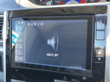 オーディオの選択項目が画面左側に並び、デジタルTVやディスク、iPod・USBなどの表示を確認できます。使いたい音源を選ぶ際にも、項目を見比べやすい構成です。