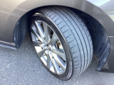 タイヤの残量は是非お車でご確認下さい。