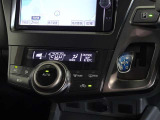 車内を快適に、オートエアコンを装備しています。