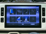 テレビやディスク、Bluetoothなど複数の音源が画面に並び、使いたい項目を確認しやすい構成です。音楽の再生方法を選びやすく、日常の移動時間を快適に過ごすのに役立ちます。