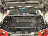 トランク収納スペースをご確認ください。荷物の積み下ろしがしやすい広さを確保しており、日常使いからレジャーまで幅広く活用できます。