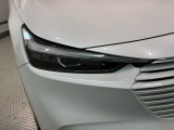 LEDヘッドライトは、点灯の瞬間から最大光量を発揮し、突然暗くなるトンネルなどでの安定感を高めます。