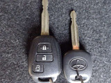 【キーレス】ボタン一つでロックアンロックが可能なので、昔の車のようにわざわざ鍵を差し込む必要もなく、お車を傷つける心配もなくなります♪