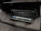 助手席足元にCD・DVDオーディオ機器があります。