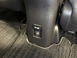 コンソールボックス後部にはアクセサリーコンセント(AC100V・1500W)が設置されています。非常時給電システム付き。停電などの非常時に電気製品が使えます。機能の詳細は展示店舗までお尋ねください。