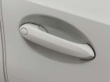 コンフォートアクセス付きでキーを携帯していれば施錠、開錠が可能です。