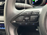 運転中、オーディオの操作をしてて、ハッとしたことはありませんか?ステアリングスイッチは、運転中でもハンドルでオーディオの操作が可能です。安全なドライブをサポートします。