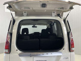 【デュアルバックドア】大きくも開く!小さくも開く!選べる2つの開閉★駐車場等で後ろのクルマを気にすることなくラゲッジルームに荷物を積み込めます!