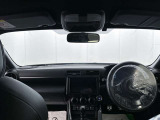 落ち着いたカラーの内装で、ゆったりと運転したい方に。