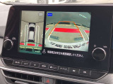 アラウンドビューモニター装備!空から見ているような映像によって不慣れな場所での車庫入れや縦列駐車等はもちろん狭い道でのすれ違いも安心していただけます♪