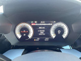 様々なレイアウトが可能なデジタルメーター。