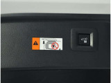 パワーバックドア装備!リヤゲートのスイッチを押すだけでバックドアが閉まります!運転席周りからも開閉の操作ができます♪