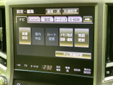 ナビゲーションの設定項目が画面に整理され、音量やルート、地図の登録・更新などを確認できます。目的地設定を含め、必要な操作を選びやすい表示です。