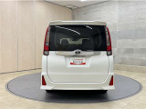 リヤ、後ろから見るとまた車の印象が変わってきますね☆☆